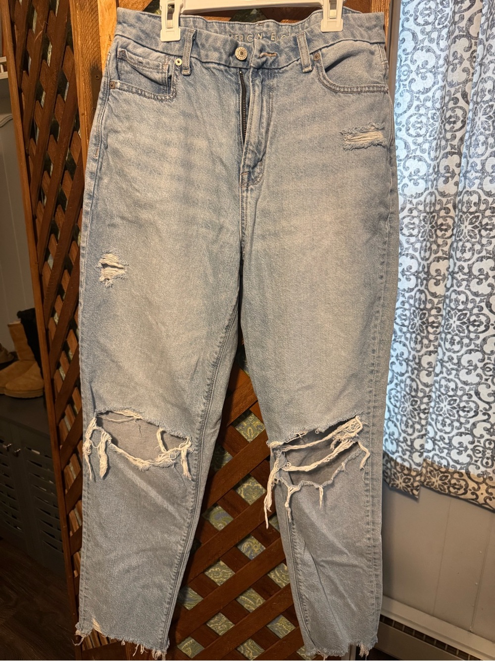 American Eagle Outfitters Light Blue Ripped mom Jeans
